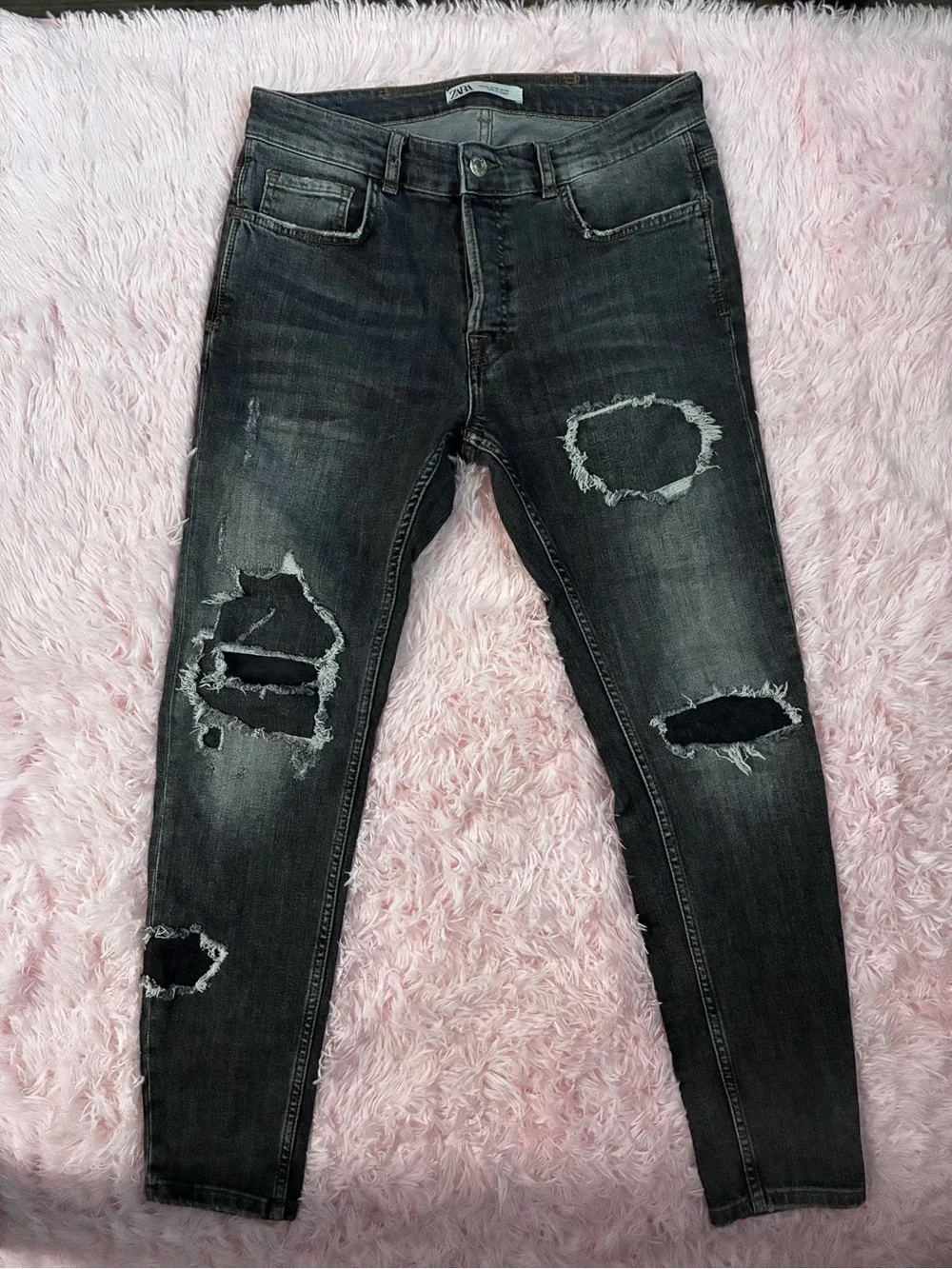 Zara Men’s Distressed Gray Wash Slim Jeans